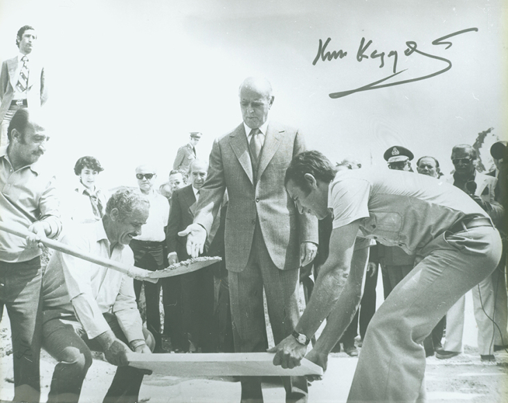 Μέγαρο Μουσικής Αθηνών: Ο Κωνσταντίνος Καραμανλής βάζει τον θεμέλιο λίθο 21.05.1976