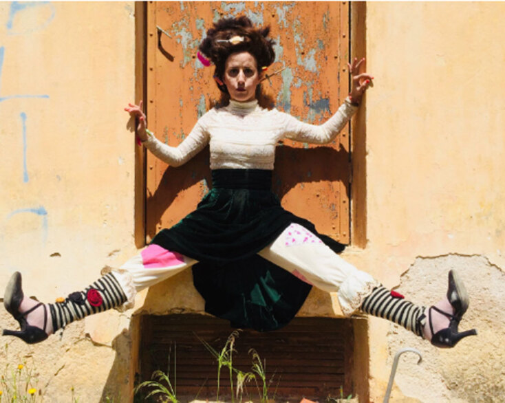 «Οδέττη, η μάγισσα των παιχνιδιών, εκπαιδεύοντας τον Αρθρούρο»