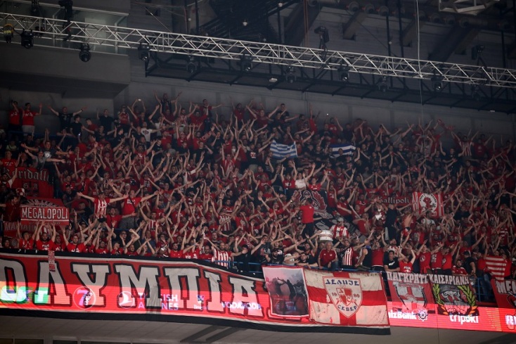 Ο κόσμος του Ολυμπιακού έκανε κατακόκκινη την Stark Arena του Βελιγραδίου