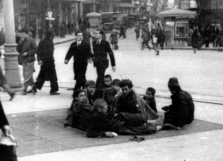 Στιγμιότυπο στην Ομόνοια, την περίοδο της Κατοχής 