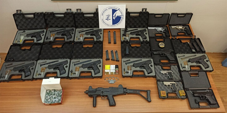 Εξαρθρώθηκε κύκλωμα ναρκωτικών που διακινούσε ουσίες σε Εξάρχεια, Καλλιθέα και Πετράλωνα - Κατασχέθηκαν όπλα