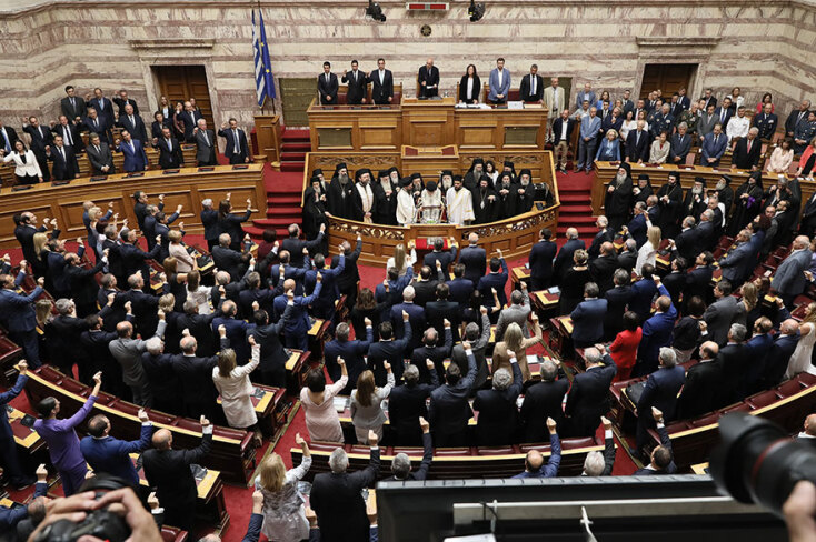 Η ορκωμοσία των 300 στη Βουλή