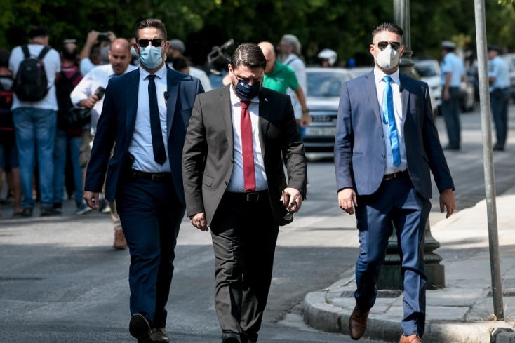 Στιγμιότυπο από την άφιξη των νέων υπουργών και υφυπουργών στην τελετή ορκωμοσίας