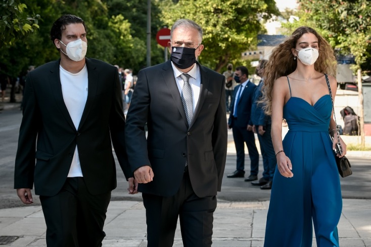 Στιγμιότυπο από την άφιξη των νέων υπουργών και υφυπουργών στην τελετή ορκωμοσίας