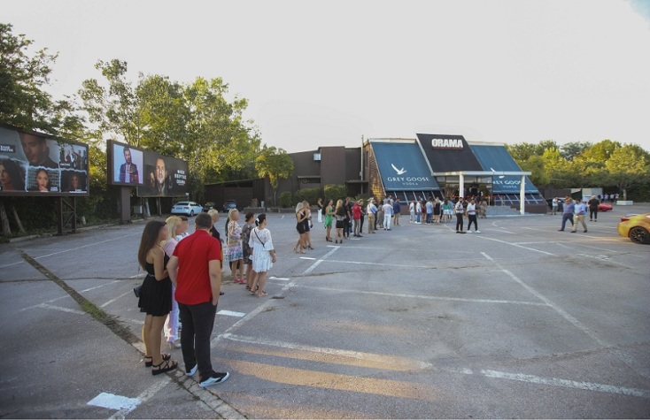 Ουρές με αποστάσεις 