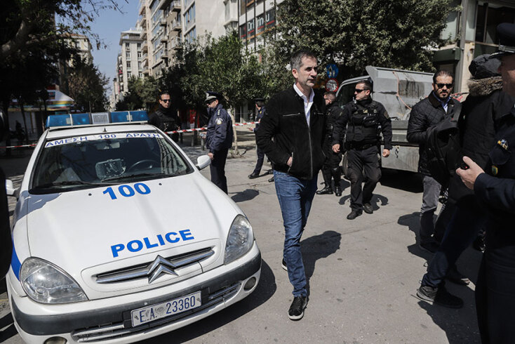 Εικόνα από το αποκλεισμένο Σύνταγμα αφότου νόμιζαν πως βρέθηκε οβίδα του Β' Παγκοσμίου Πολέμου © EUROKINISSI/ΓΙΑΝΝΗΣ ΠΑΝΑΓΟΠΟΥΛΟΣ