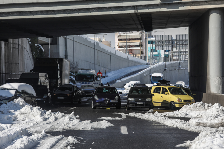 Εγκλωβισμένοι οδηγοί για ώρες στην Αττική Οδό 