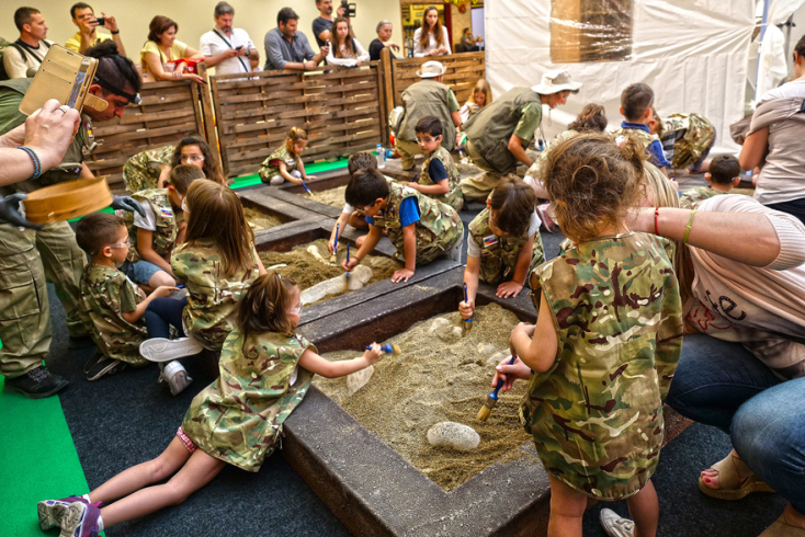 Οι δεινόσαυροι ξαναζωντανεύουν στο RIVER WEST