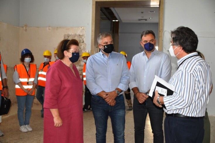 Το κτήριο του παλαιού Μουσείου Ακροπόλεως, η αποκατάσταση του οποίου πραγματοποιείται με χρηματοδότηση 3,5 εκ. ευρώ μέσω του ΠΕΠ Αττικής 2014-2020, επισκέφθηκαν η υπουργός Πολιτισμού και Αθλητισμού Λ. Μενδώνη και ο περιφερειάρχης Αττικής Γ. Πατούλης © ΑΠΕ