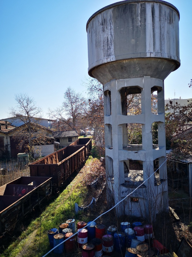 Στις παλιές γραμμές τρένων στον Βόλο
