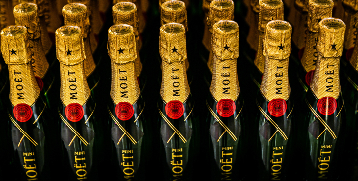 Επισκεφτείτε το εορταστικό POP-UP STORE και βρείτε την εμβληματική Moët Impérial, που φέτος γιορτάζει τα 150 χρόνια δημιουργίας της