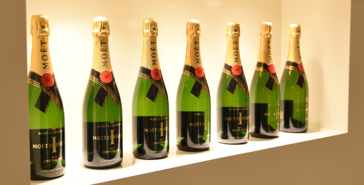 Επισκεφτείτε το εορταστικό POP-UP STORE και βρείτε την εμβληματική Moët Impérial, που φέτος γιορτάζει τα 150 χρόνια δημιουργίας της