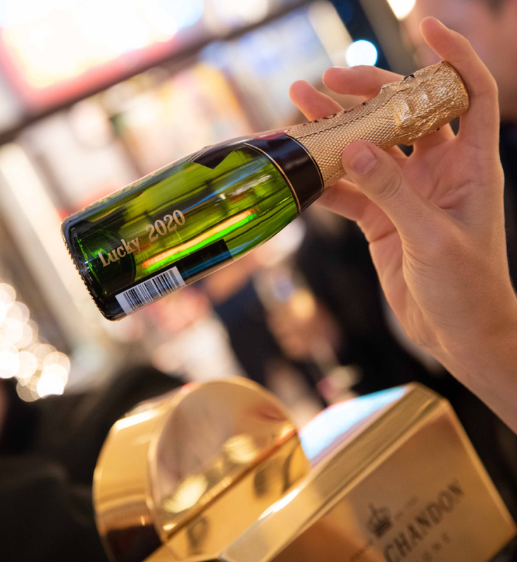 Επισκεφτείτε το εορταστικό POP-UP STORE και βρείτε την εμβληματική Moët Impérial, που φέτος γιορτάζει τα 150 χρόνια δημιουργίας της