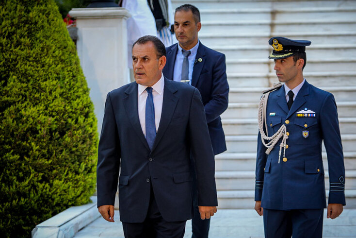 Ο Νίκος Παναγιωτόπουλος, υπουργός Εθνικής Άμυνας, στη δεξίωση του Προεδρικού Μεγάρου για την 46η επέτειο από την αποκατάσταση της Δημοκρατίας