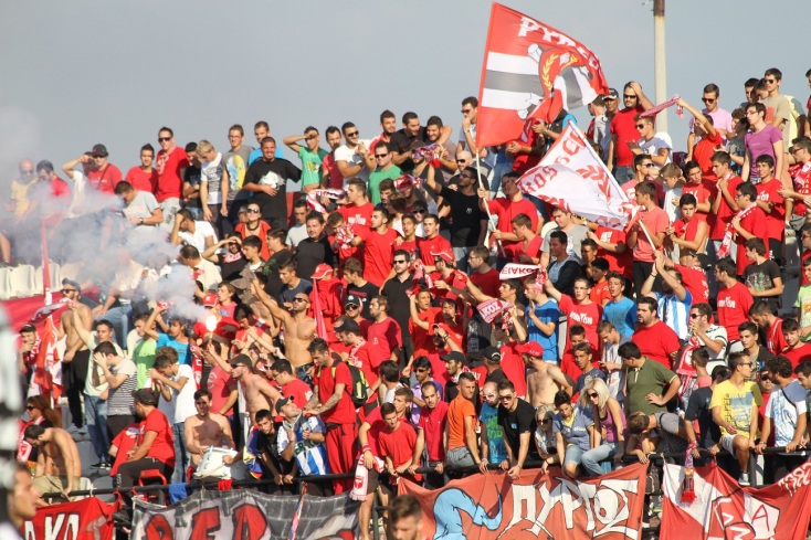 Οπαδοί στον αγώνα Καλαμάτα-Πανηλειακός 