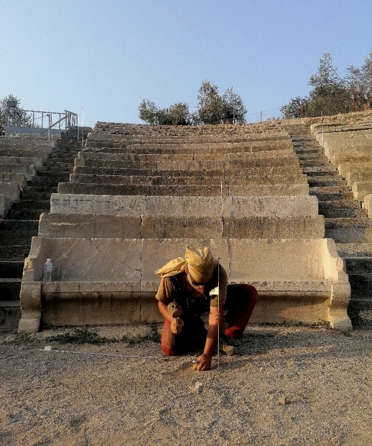 Αιμιλία Παπαφιλίππου, "Ιεροί λόγοι / COVID-19" στο μικρό θέατρο της Αρχαίας Επιδαύρου