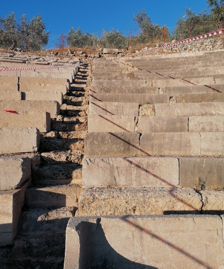 Αιμιλία Παπαφιλίππου, "Ιεροί λόγοι / COVID-19" στο μικρό θέατρο της Αρχαίας Επιδαύρου