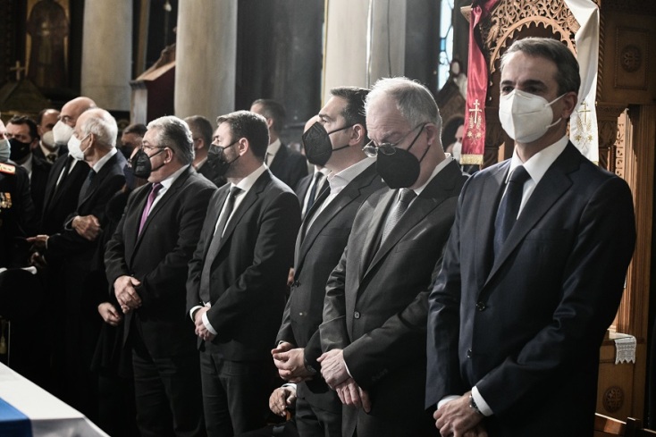 Οι πολιτικοί αρχηγοί στο τελευταίο αντίο στον Κάρολο Παπούλια