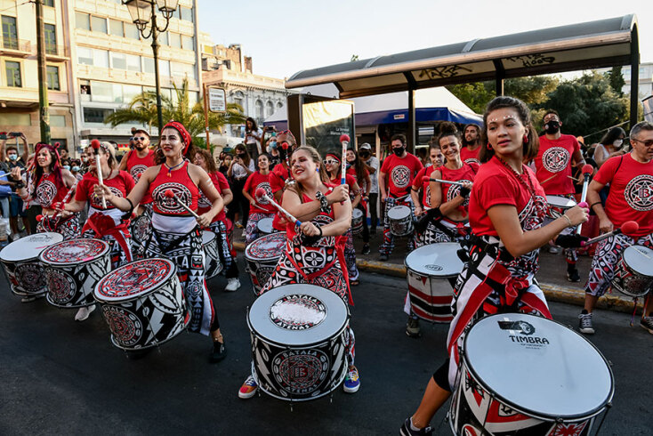 Τύμπανα και ρυθμός στο Athens Pride 2021, με την Παρέλαση Υπερηφάνειας να ξεκινά από την πλατεία Κλαυθμώνος