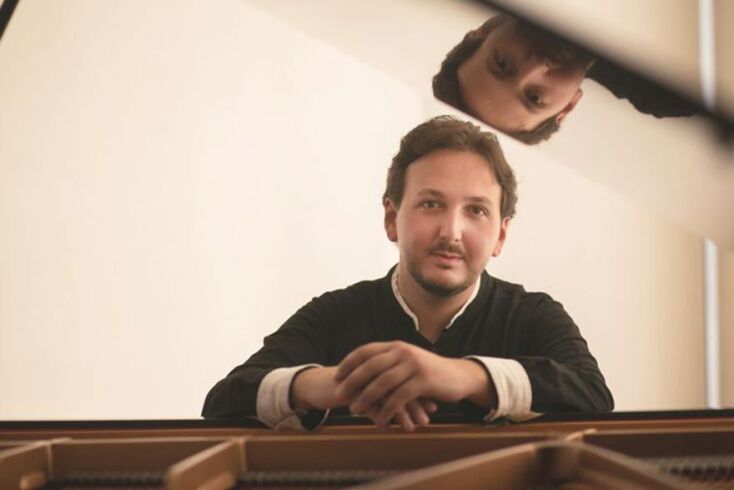 Πάρις Τσενίκογλου