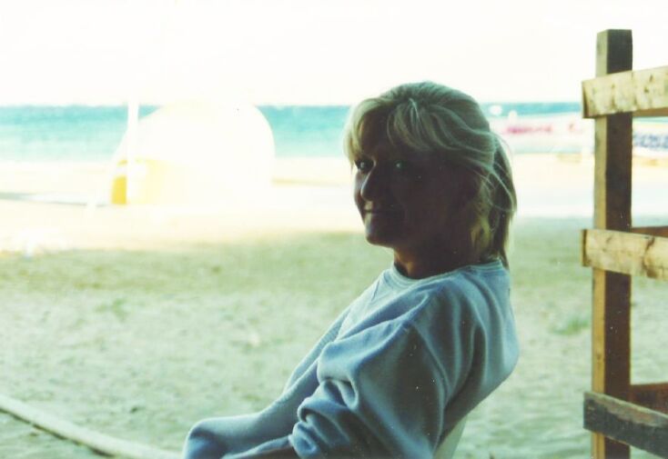 Η Μιμή Φιλιππίδη στην Πάρο