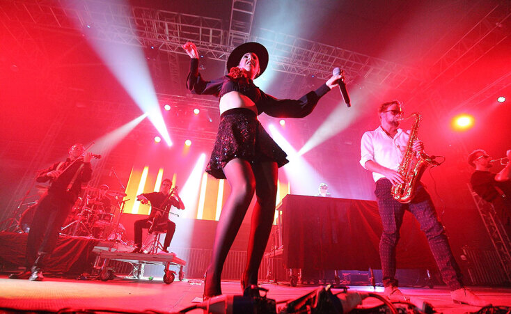 Στιγμιότυπο από τη συναυλία του Parov Stelar στην Πλατεία Νερού