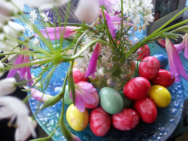 Πασχαλινά αυγά βαμμένα με φυσικές βαφές