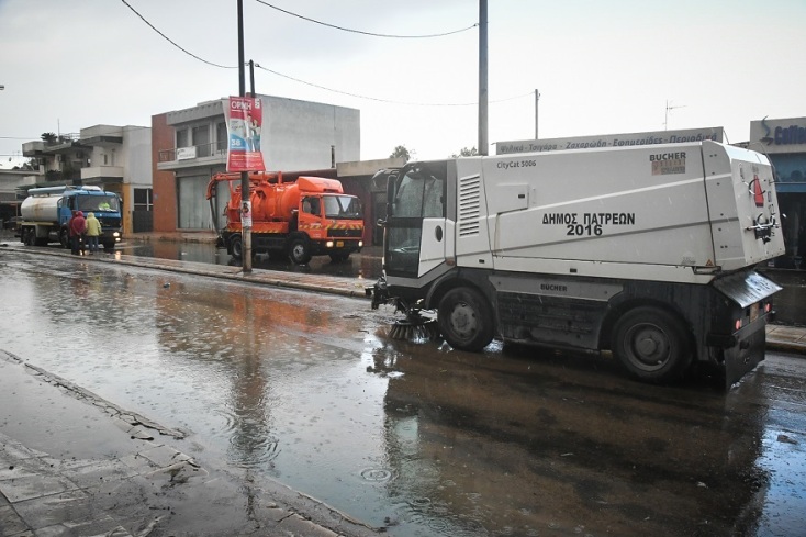 Πάτρα–Πλημμύρισε η παραλιακή στην Ακτή Δυμαίων 