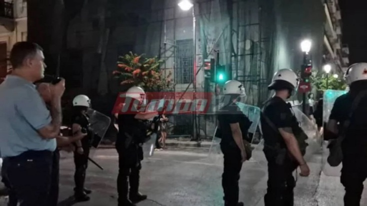 Επεισόδια μεταξύ αντιεξουσιαστών και ΜΑΤ στο κέντρο της Πάτρας