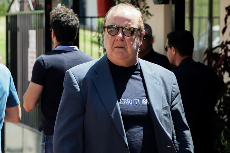 Ο Παύλος Χαϊκάλης, μετά τις καταγγελίες από την Ηλιάνα Αραβή, δήλωσε πως ως «άνδρας παλιάς κοπής» έχει μάθει να επιμένει, παρά τα «όχι», κάνοντας τον Αύγουστο Κορτώ να του απαντήσει