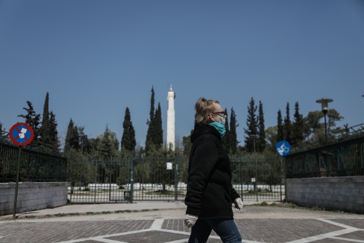 Αθήνα, πόλη - φάντασμα: 10 εικόνες από τους ερημωμένους δρόμους