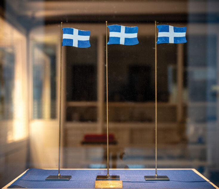 Επετειακή βιτρίνα 25ης Μαρτίου του κοσμηματοπωλείου Πενθερουδάκης στην Αθήνα