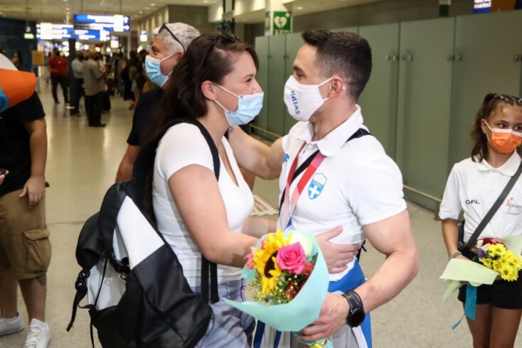 Άφιξη του Λευτέρη Πετρούνια στο Ελ. Βενιζέλος © EUROKINISSI / ΘΑΝΑΣΗΣ ΔΗΜΟΠΟΥΛΟΣ