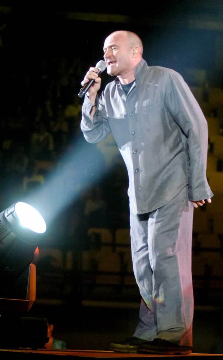 Στιγμιότυπο από τη συναυλία του Phil Collins στο ΣΕΦ το 2005