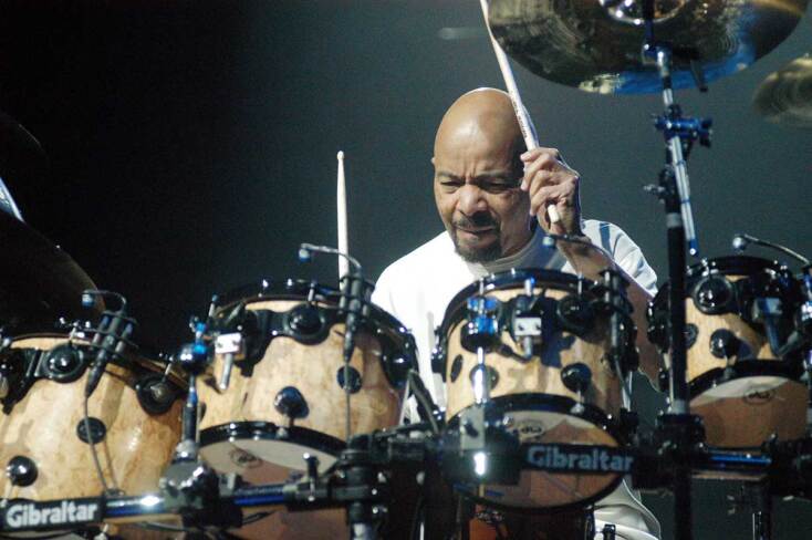 Στιγμιότυπο από τη συναυλία του Phil Collins στο ΣΕΦ το 2005