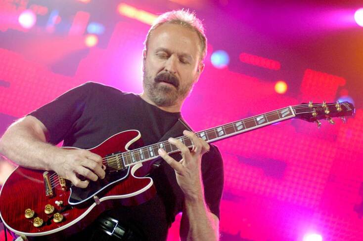 Στιγμιότυπο από τη συναυλία του Phil Collins στο ΣΕΦ το 2005