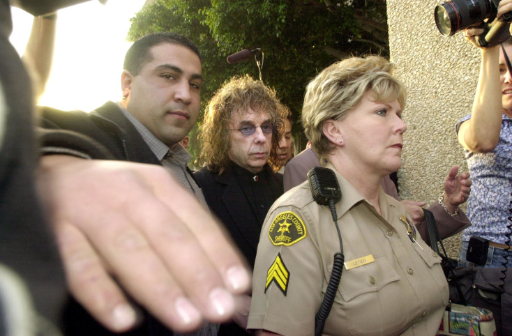 Φιλ Σπέκτορ, 1939 – 2021: Αναδρομή στον τρικυμιώδη βίο του μουσικού παραγωγού που μεταμόρφωσε τον ήχο της ποπ, αλλά πέθανε στη φυλακή