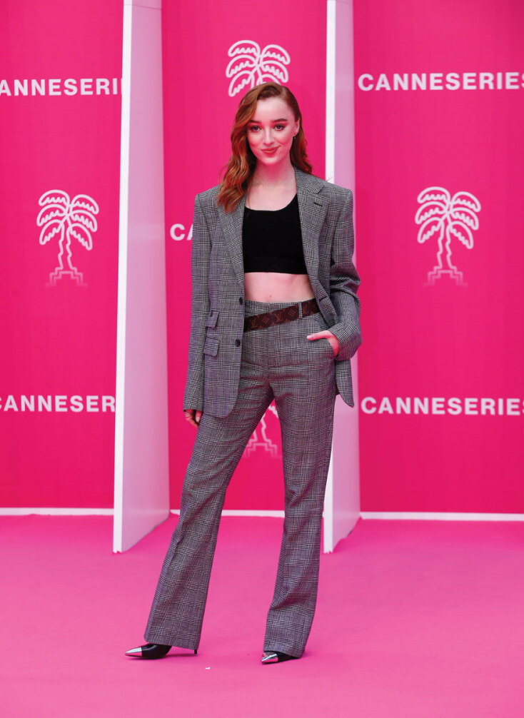 Η Φοίβη Ντίνεβαρ, πρωταγωνίστρια της σειράς Bridgerton του Netflix