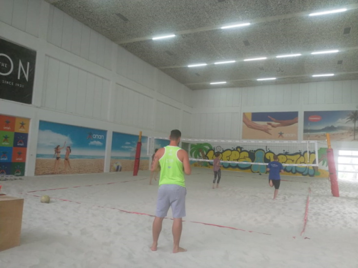 Το μπιτς βόλεϊ είναι απο τα πιο θεαματικά αθλήματα που μπορεί να παίξει κάποιος και ένας κατάλληλος τρόπος να γυμναστεί.