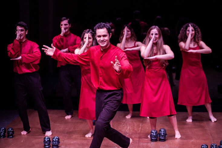 «Αναφορά για μια Ακαδημία» από την Ομάδα Σημείο Μηδέν, σε σκηνοθεσία Σάββα Στρούμπου στο Θέατρο Άττις-Νέος Χώρος