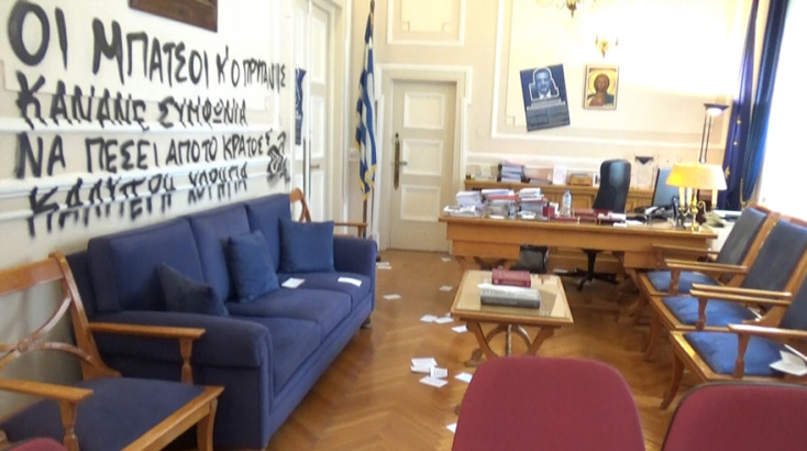 Οικονομικό Πανεπιστήμιο Αθηνών: Εισβολή αγνώστων στο γραφείο του πρύτανη