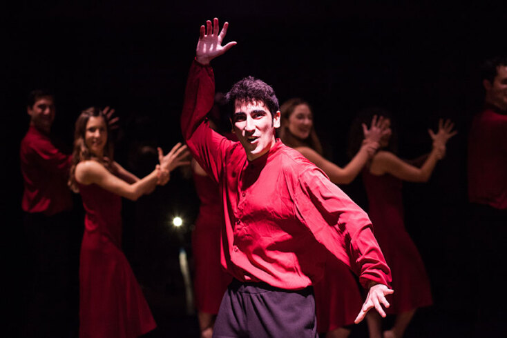 «Αναφορά για μια Ακαδημία» από την Ομάδα Σημείο Μηδέν, σε σκηνοθεσία Σάββα Στρούμπου στο Θέατρο Άττις-Νέος Χώρος