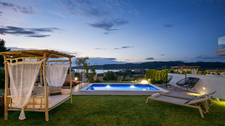 Soleado Luxury Villas, παραλία της Φούρκας, Κασσάνδρα Χαλκιδικής. Ένας ιδιωτικός παράδεισος όπου η φυσική ομορφιά του τοπίου συναντά την πολυτέλεια.