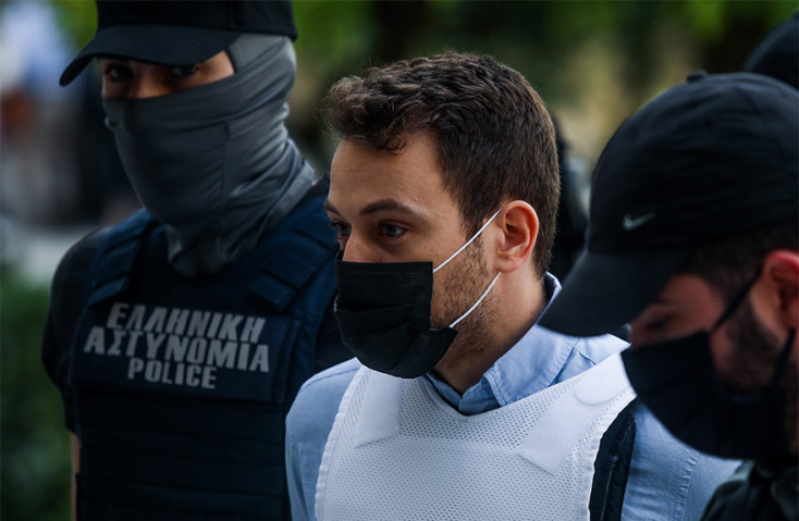  ΑΠΟΛΟΓΙΑ ΣΤΟΝ ΑΝΑΚΡΙΤΗ ΤΟΥ 32ΧΡΟΝΟΥ ΚΑΘ' ΟΜΟΛΟΓΙΑ ΔΡΑΣΤΗ ΤΗΣ ΔΟΛΟΦΟΝΙΑΣ ΤΗΣ 20ΧΡΟΝΗΣ ΚΑΡΟΛΑΪΝ ΣΤΑ ΓΛΥΚΑ ΝΕΡΑ