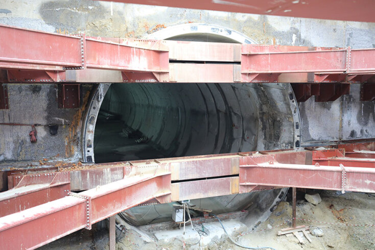 Επίσκεψη του υπουργού Μεταφορών στο εργοτάξιο του μετρό στον Πειραιά