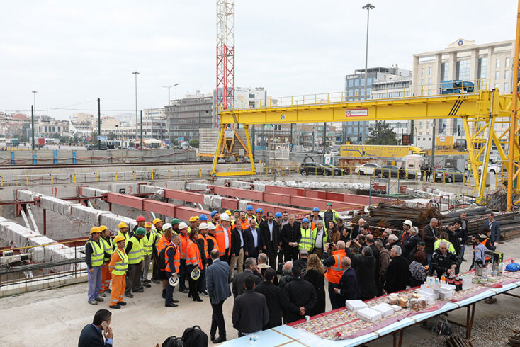 Επίσκεψη του υπουργού Μεταφορών στο εργοτάξιο του μετρό στον Πειραιά