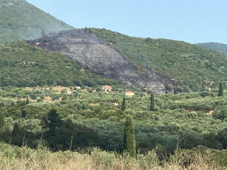 Η πυρκαγιά στη Μεσσηνία απείλησε σπίτια στον Δήμο Χανδρινού Πυλίας