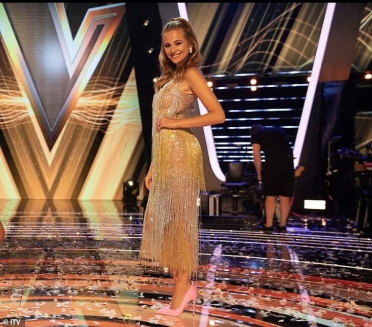 Η Pixie Lott με δημιουργία Celia Kritharioti, στον τελικό του βρετανικού The Voice Kids