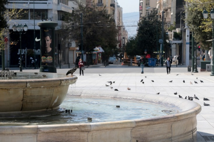 Άδεια η πλατεία Συντάγματος