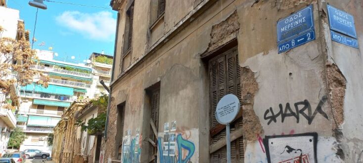 Πλατεία Βικτωρίας: Ένας περίπατος με τον Νίκο Βατόπουλο στη συνοικία της πρωτεύουσας.